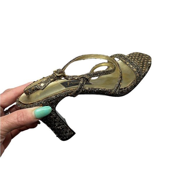 629-Parisian women’s gold high heels - Picture 1 of 7